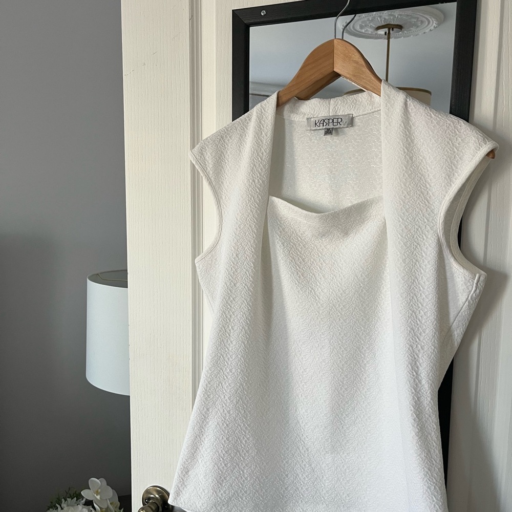 Kasper Women's White Sleeveless Top